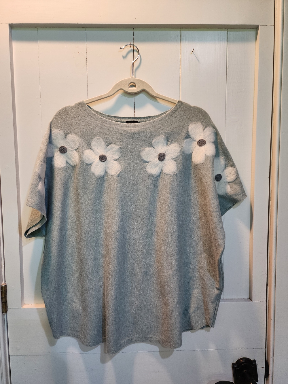 Aaeda Mint Green Floral Knit Top with White Daisies 1X